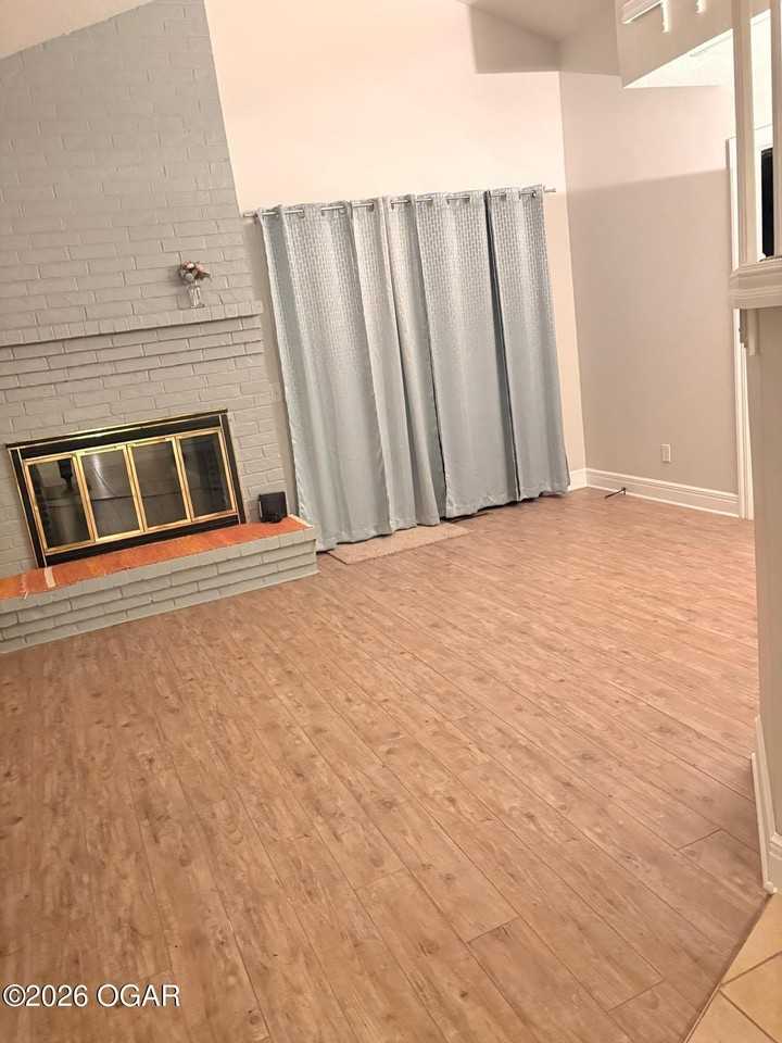 2430 E 26th St - Photo 6 of 24