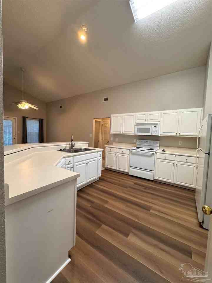 711 Marsh Harbor Dr - Photo 4 of 13