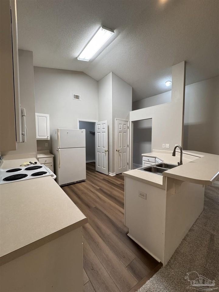 711 Marsh Harbor Dr - Photo 5 of 13