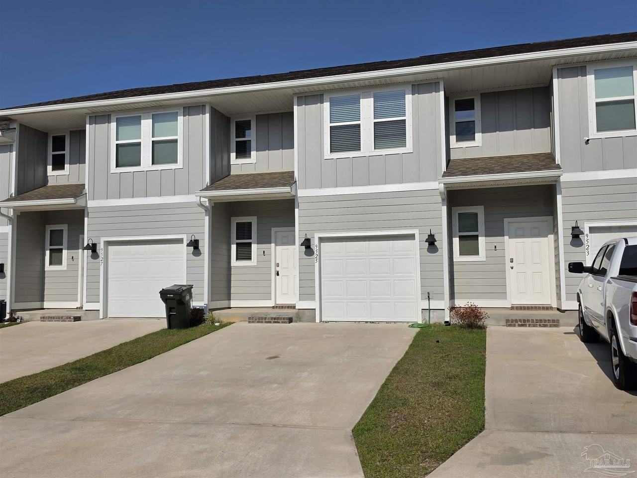 9525 Nature Creek Cir - Photo 2 of 31