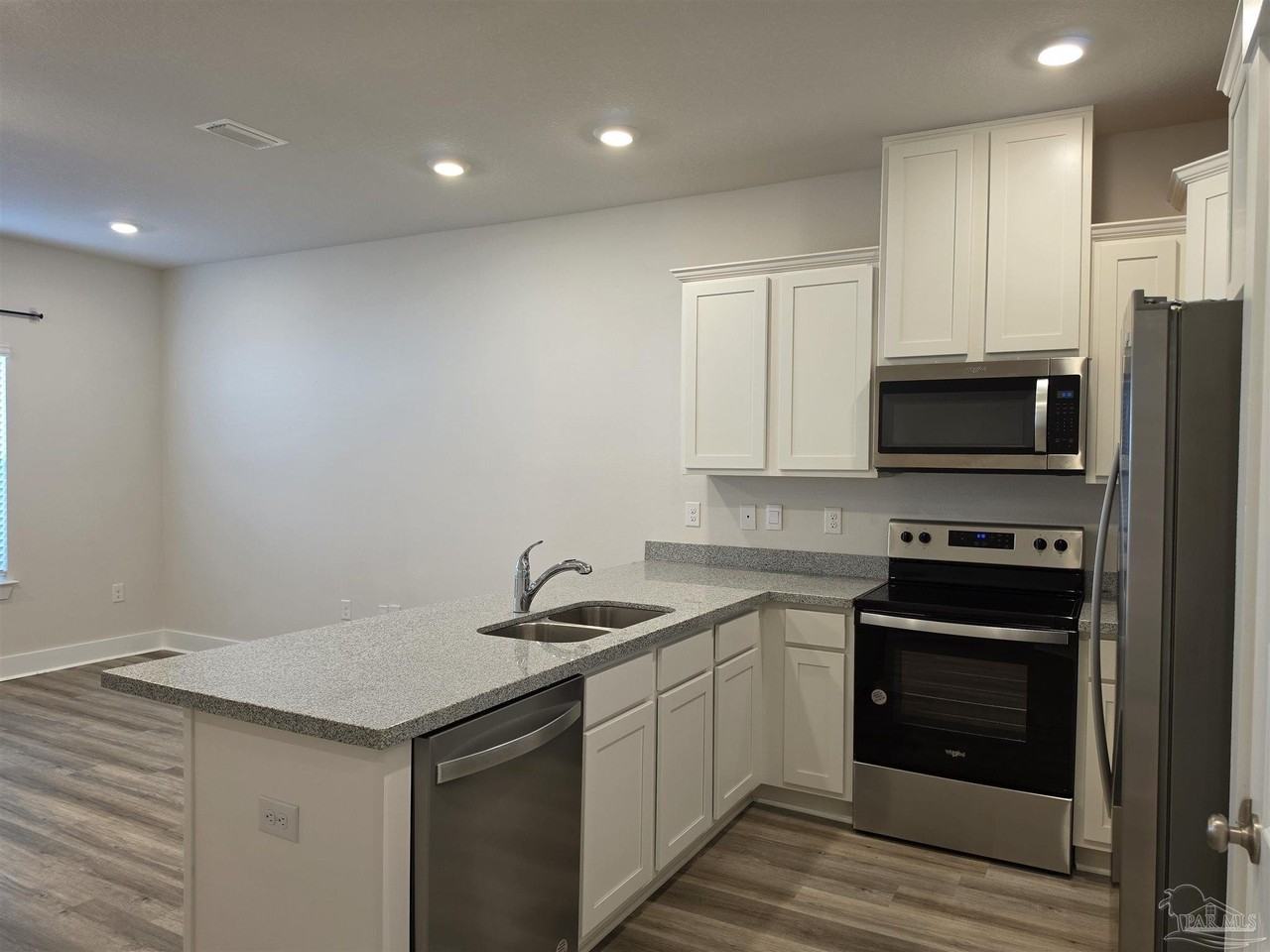 9525 Nature Creek Cir - Photo 4 of 31