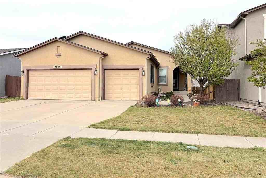 7914 Hunter Peak Trl - Photo 2 of 46