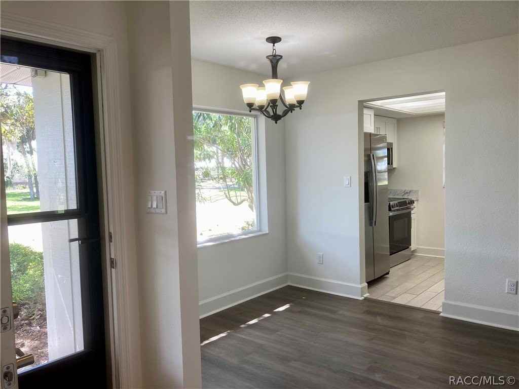 11499 W Bayshore Dr - Photo 4 of 45