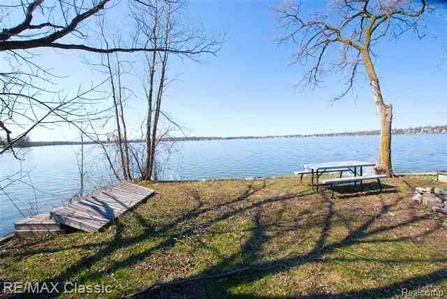 1805 E Lake Dr - Photo 3 of 29