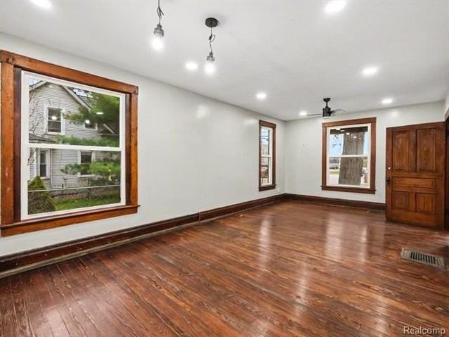 120 Depot St - Photo 4 of 20