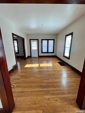 304 Ecorse Rd - Photo 3 of 14