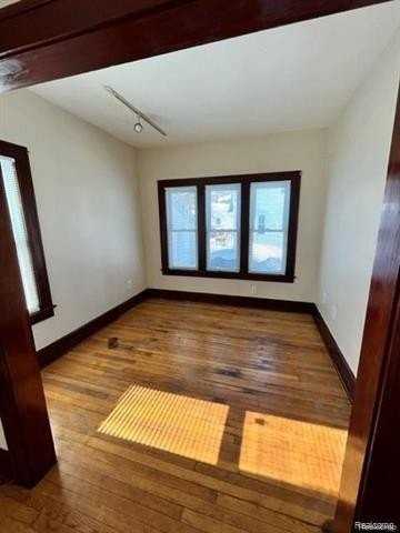 304 Ecorse Rd - Photo 4 of 14