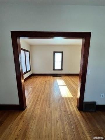 304 Ecorse Rd - Photo 5 of 14