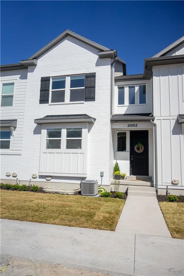 2082 Nw #B - Photo 2 of 32