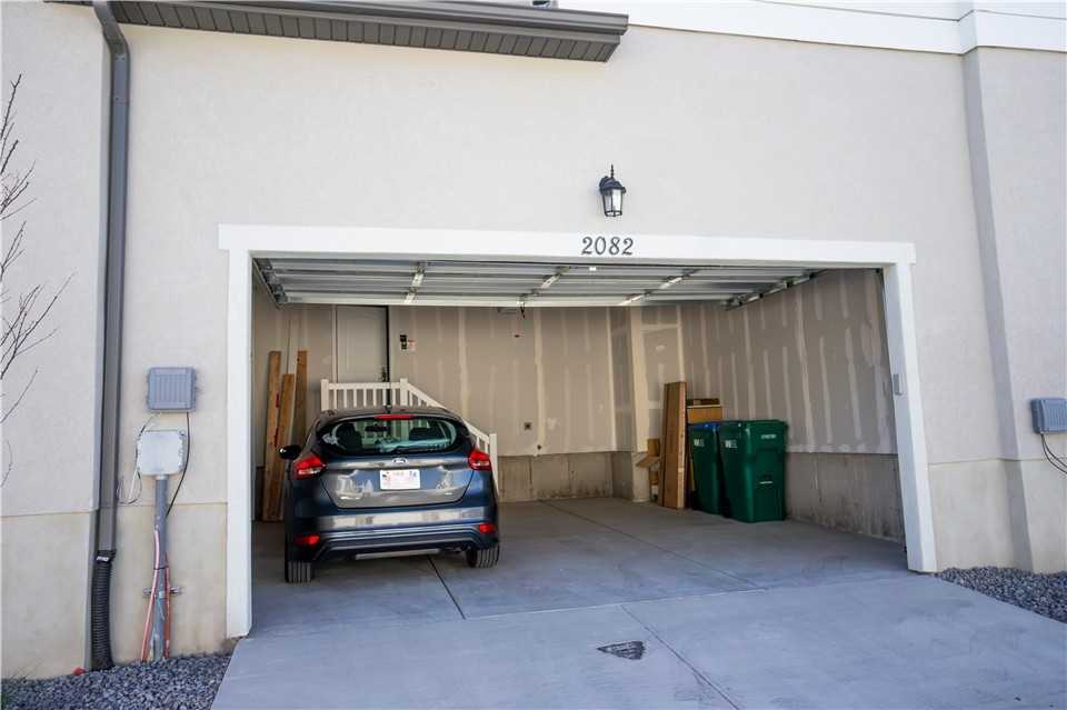 2082 Nw #B - Photo 3 of 32