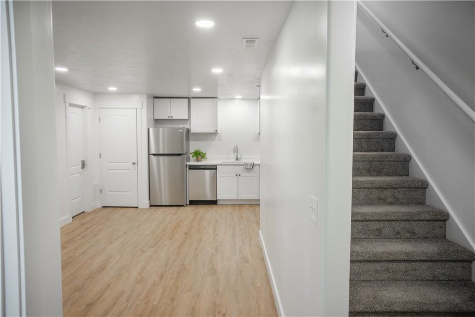 2082 Nw #B - Photo 7 of 32