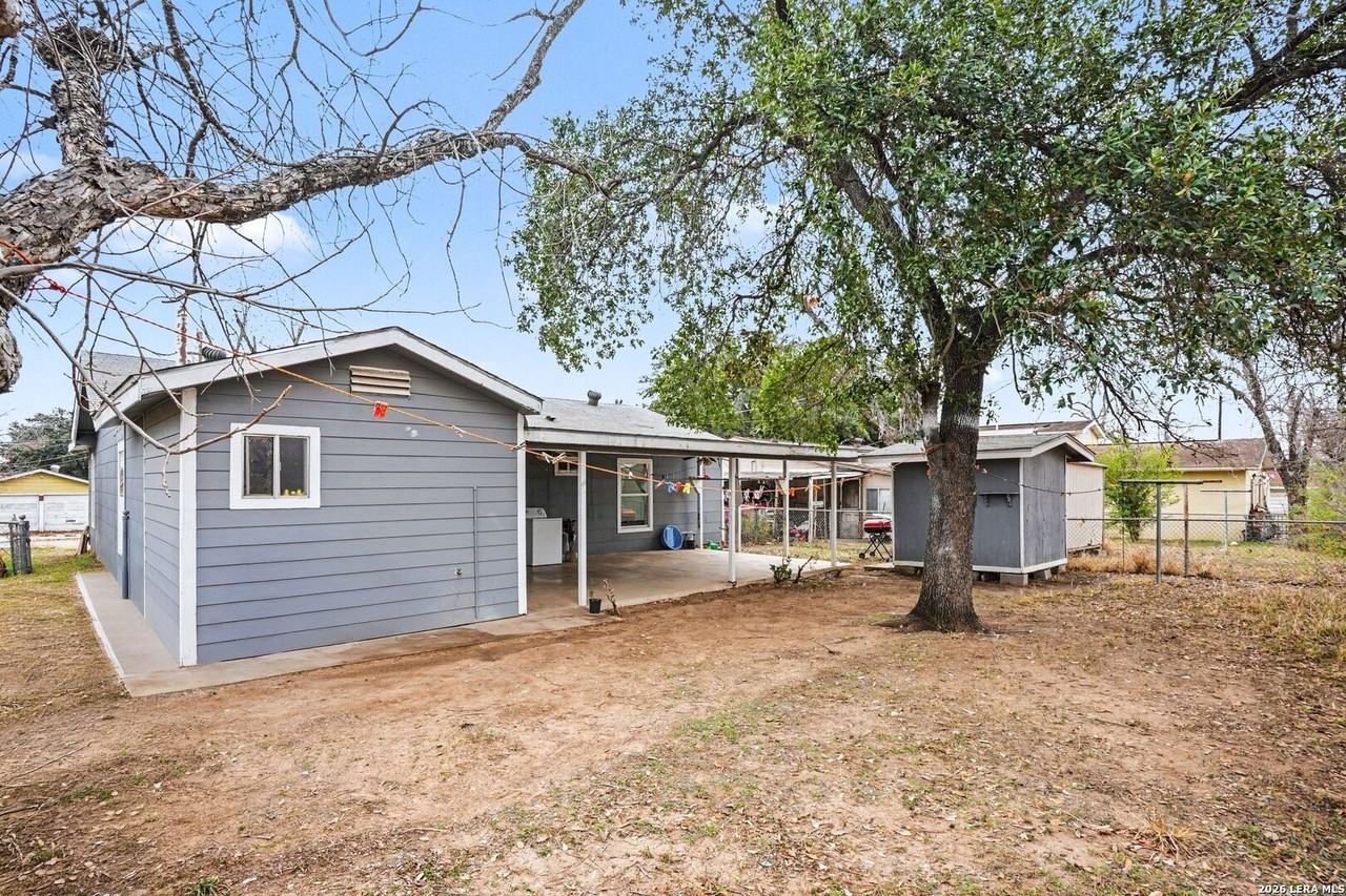 5411 Clark Ave - Photo 5 of 19