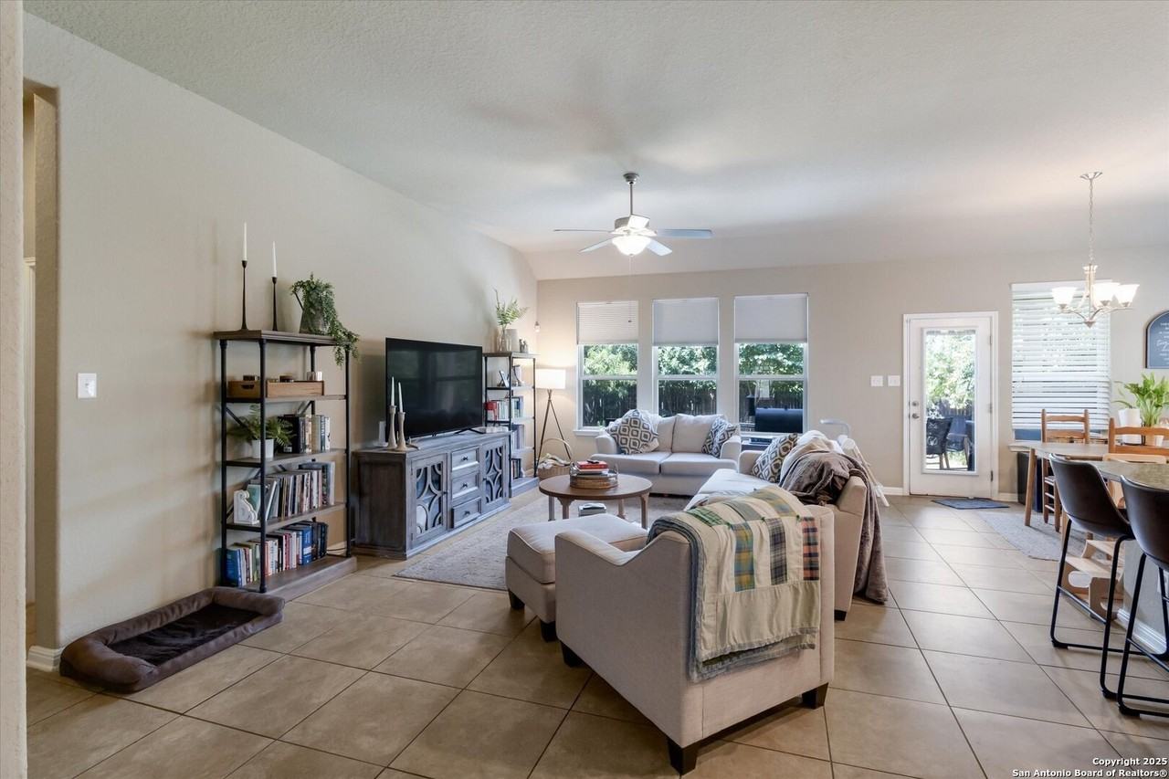 9815 Catell - Photo 4 of 18