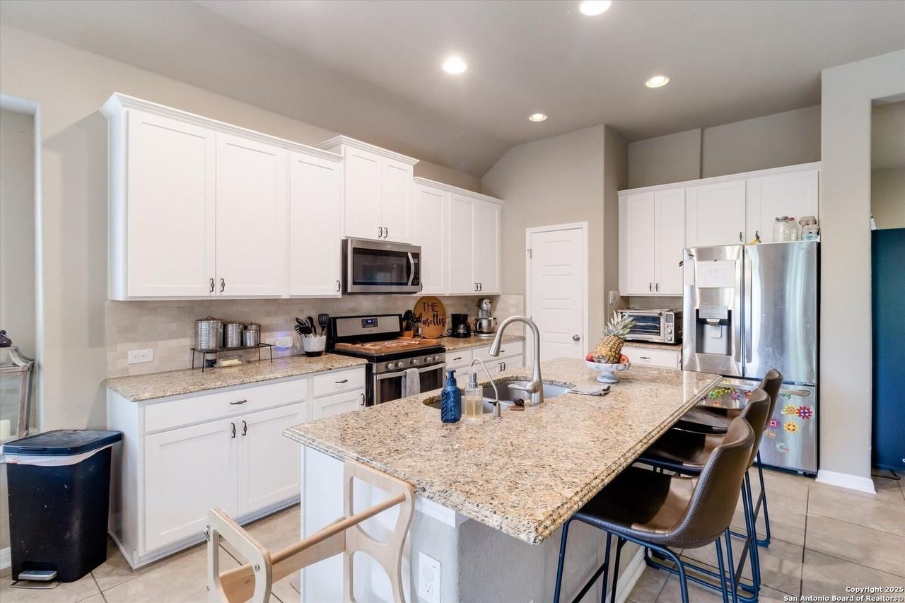 9815 Catell - Photo 6 of 18