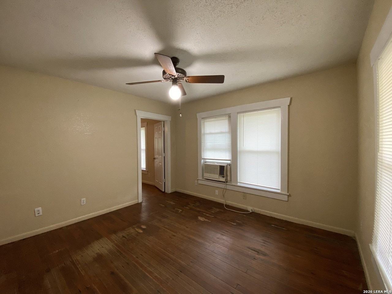 414 W Johnson St - Photo 2 of 7