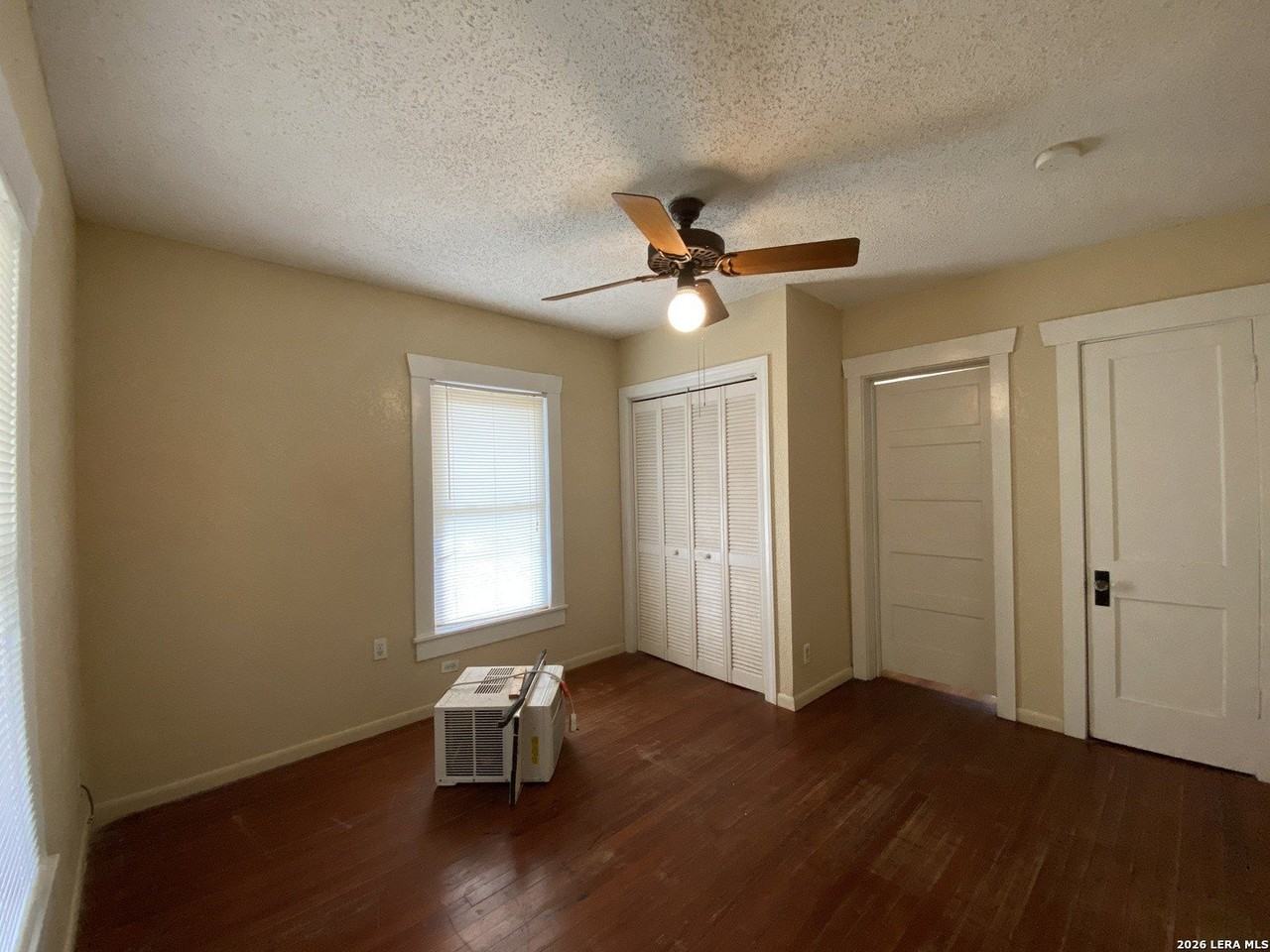 414 W Johnson St - Photo 4 of 7