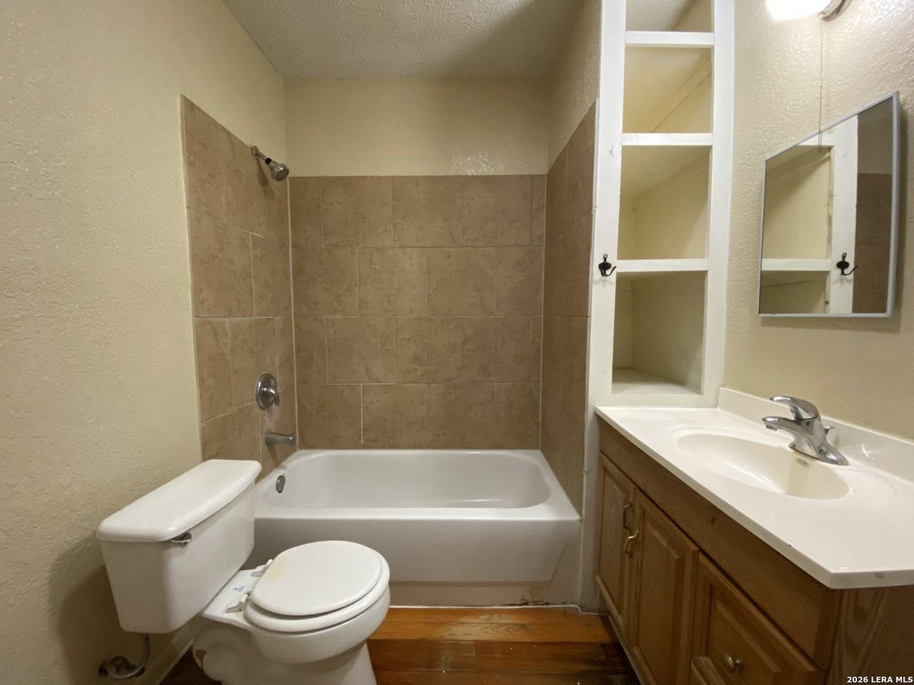 414 W Johnson St - Photo 6 of 7