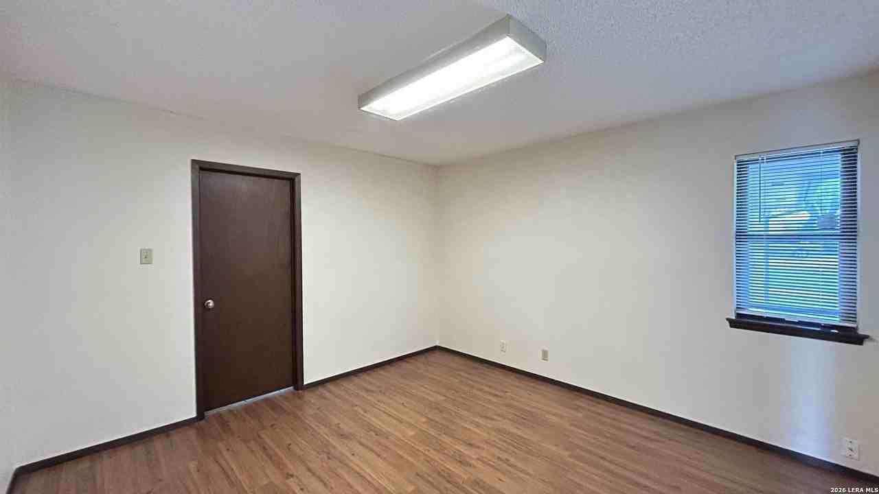 5111 Timber Trace St - Photo 3 of 34