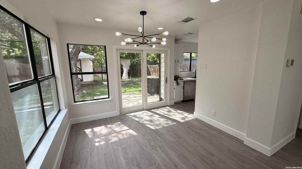 6283 Valley Bay Dr - Photo 2 of 26