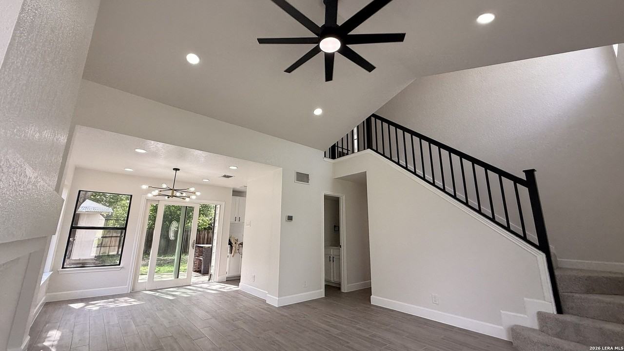 6283 Valley Bay Dr - Photo 3 of 26