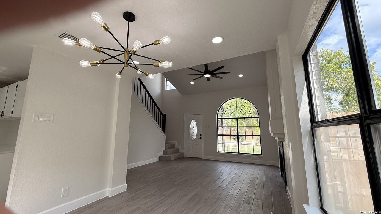 6283 Valley Bay Dr - Photo 4 of 26