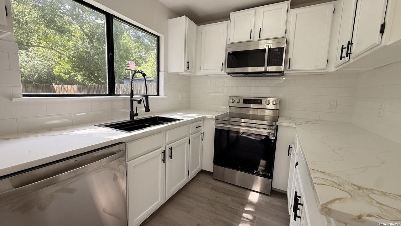 6283 Valley Bay Dr - Photo 6 of 26