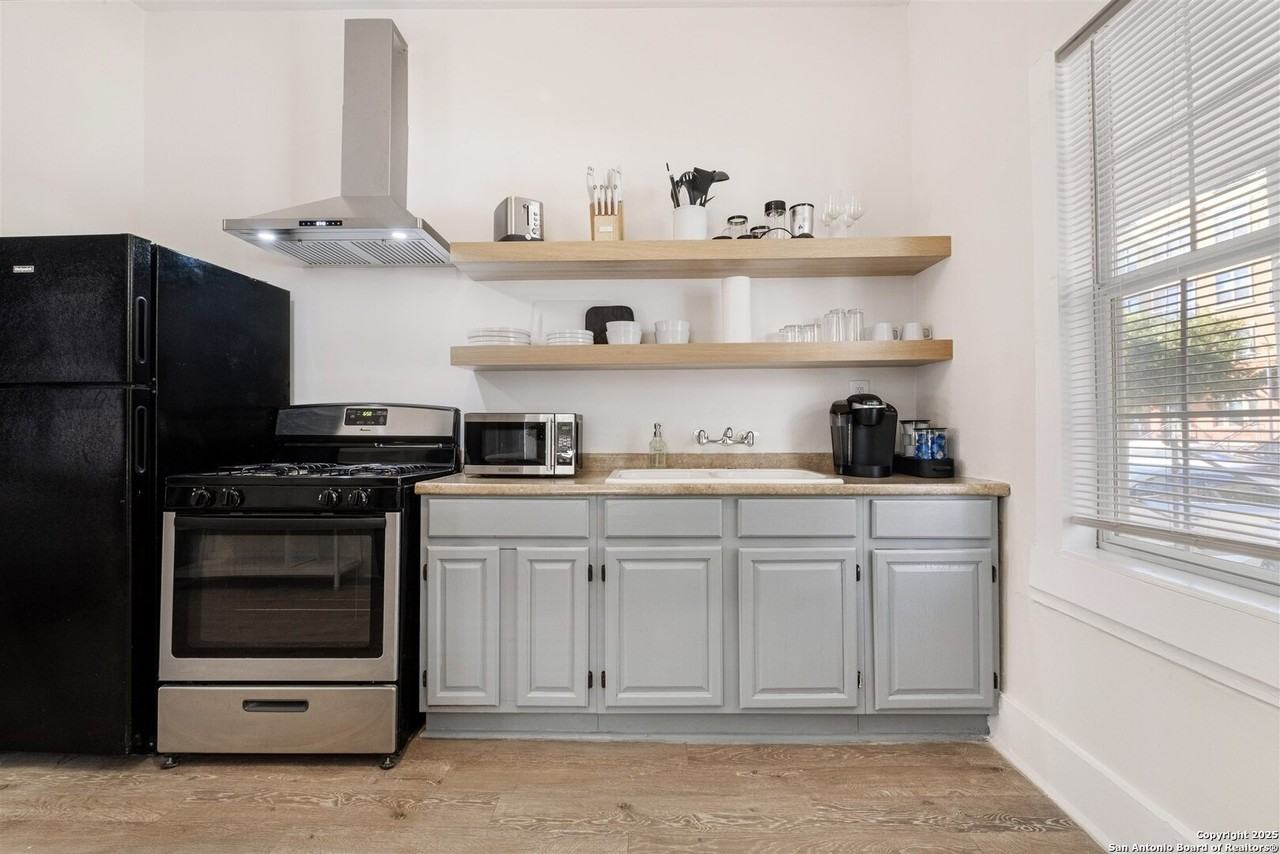 302 E Cevallos #2 - Photo 4 of 14