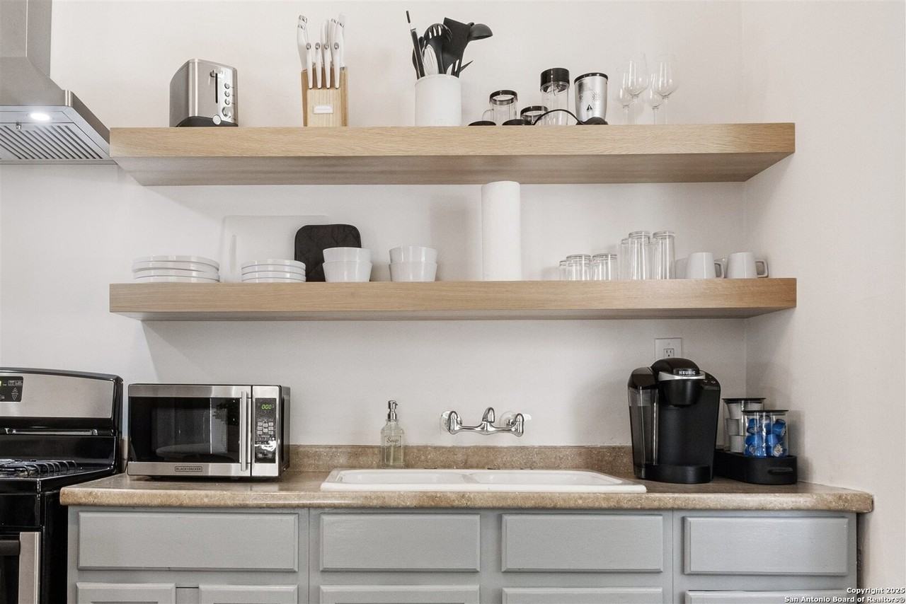 302 E Cevallos #2 - Photo 5 of 14