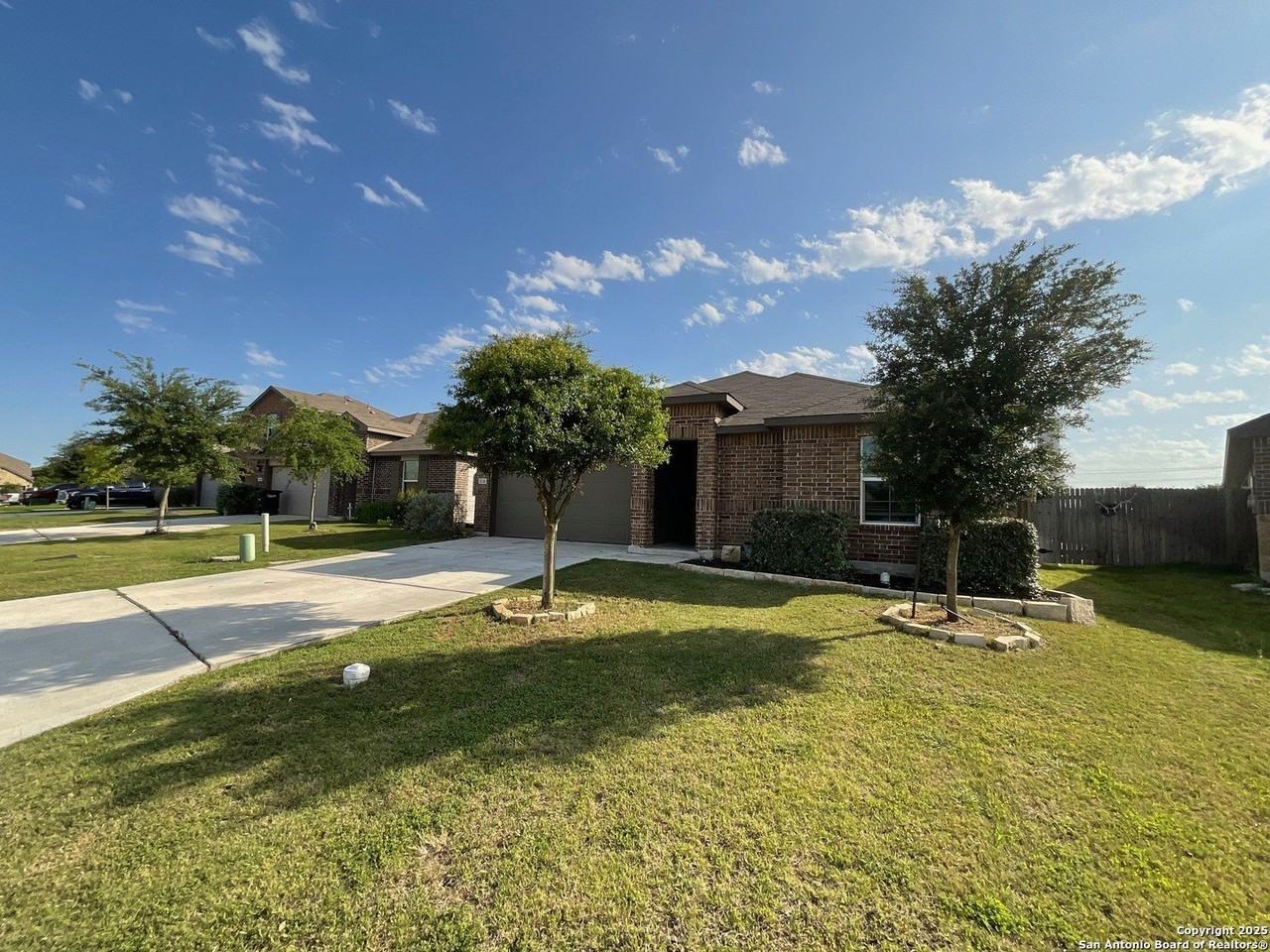 2118 Silver Maple - Photo 2 of 17