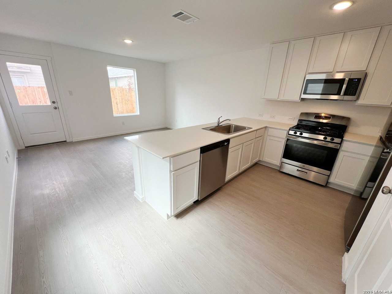 3008 Carnelian Trl - Photo 4 of 28