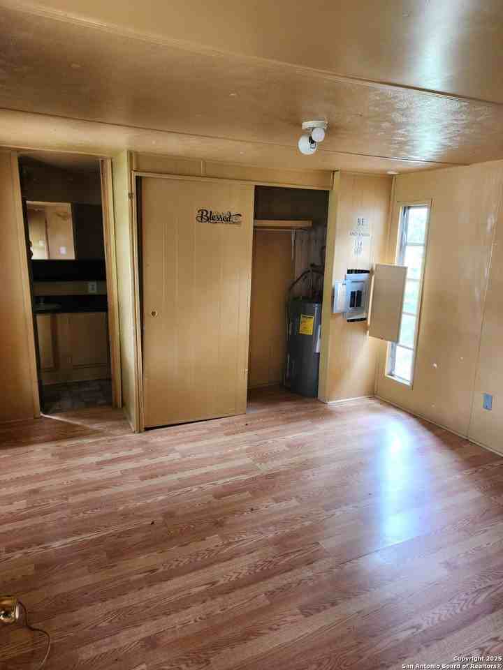 520 Royal Oak Dr - Photo 3 of 18