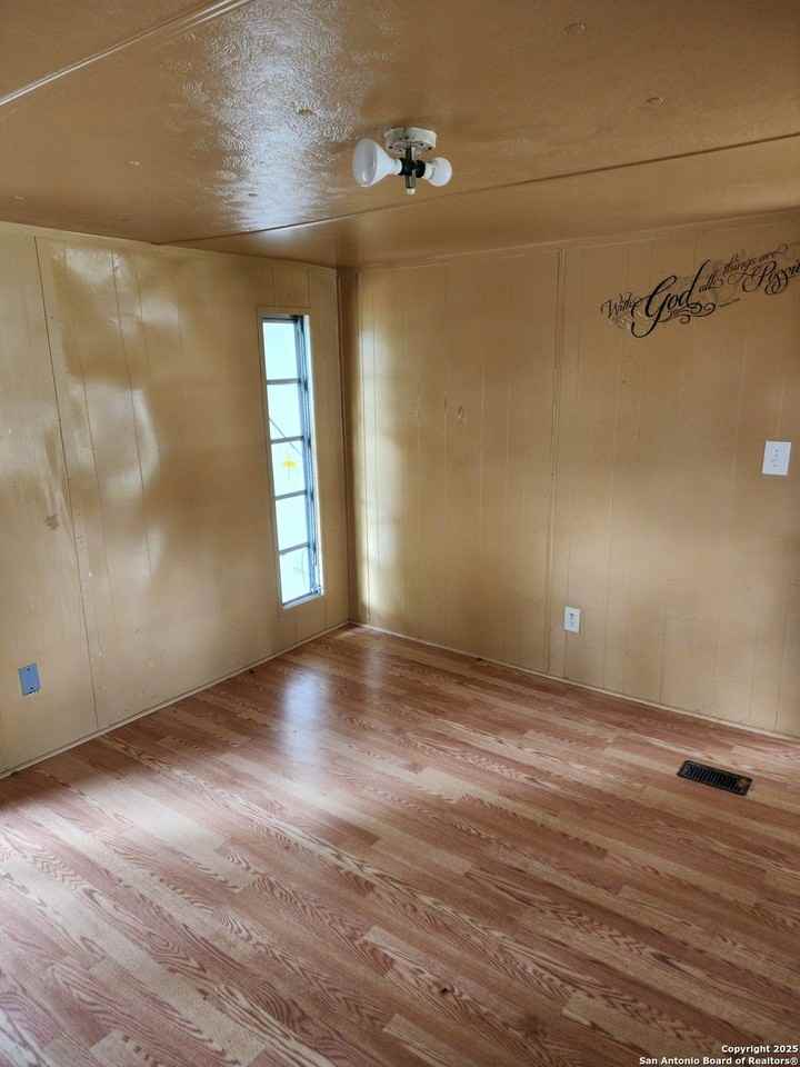 520 Royal Oak Dr - Photo 4 of 18