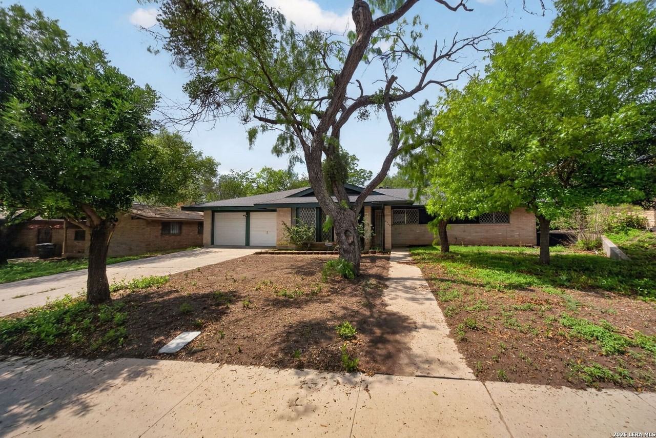 3743 Newrock Dr - Photo 3 of 35