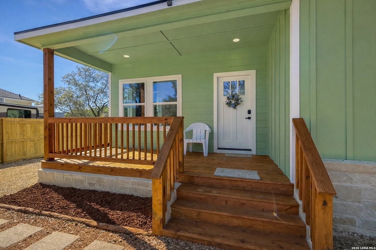 656 Skyline Dr - Photo 3 of 17