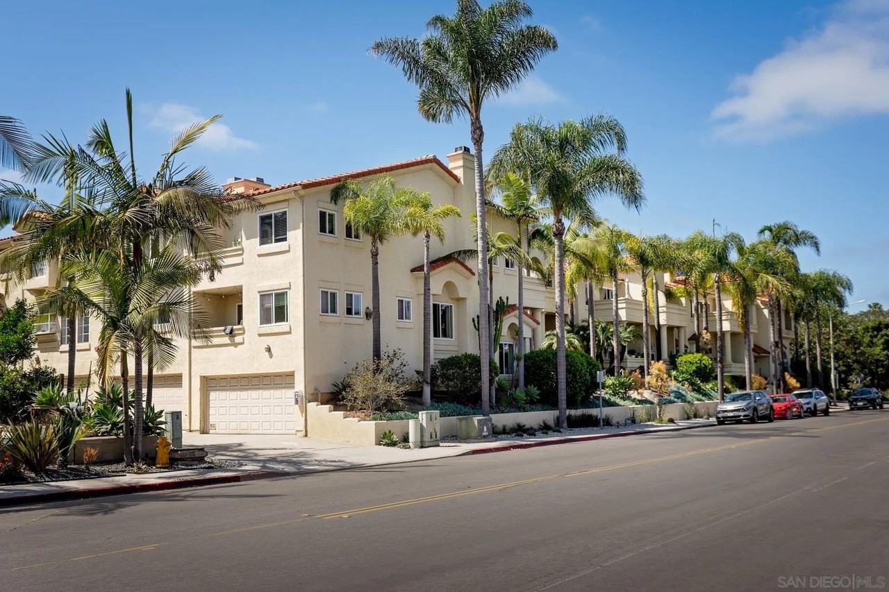 241 S Sierra Ave - Photo 2 of 31