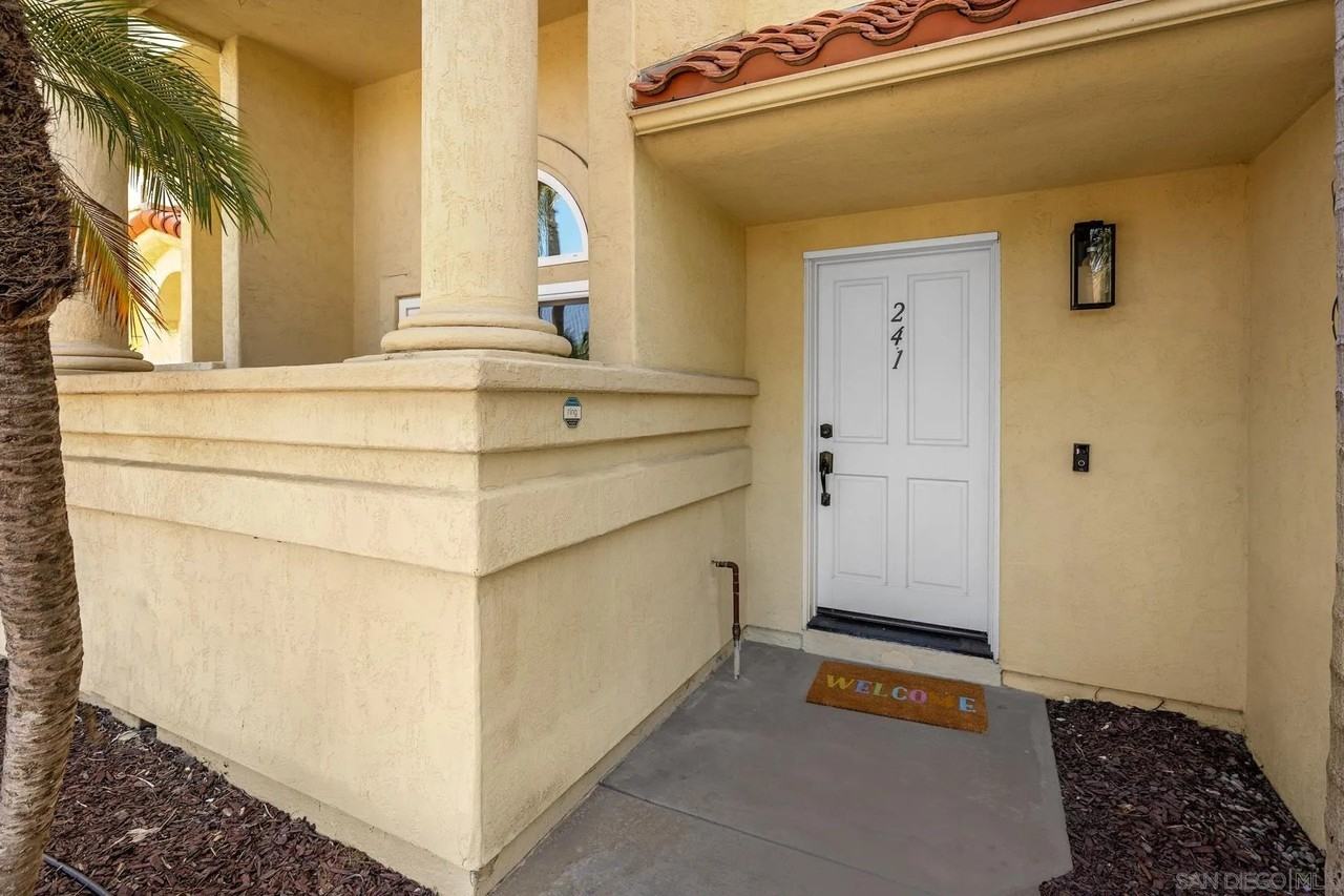 241 S Sierra Ave - Photo 3 of 31