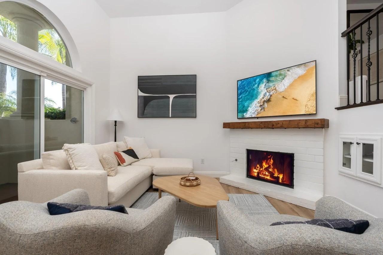 241 S Sierra Ave - Photo 5 of 31