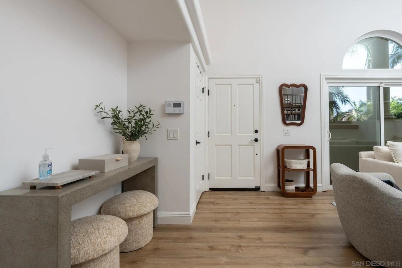 241 S Sierra Ave - Photo 6 of 31