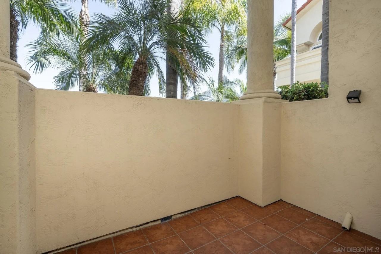 241 S Sierra Ave - Photo 7 of 31