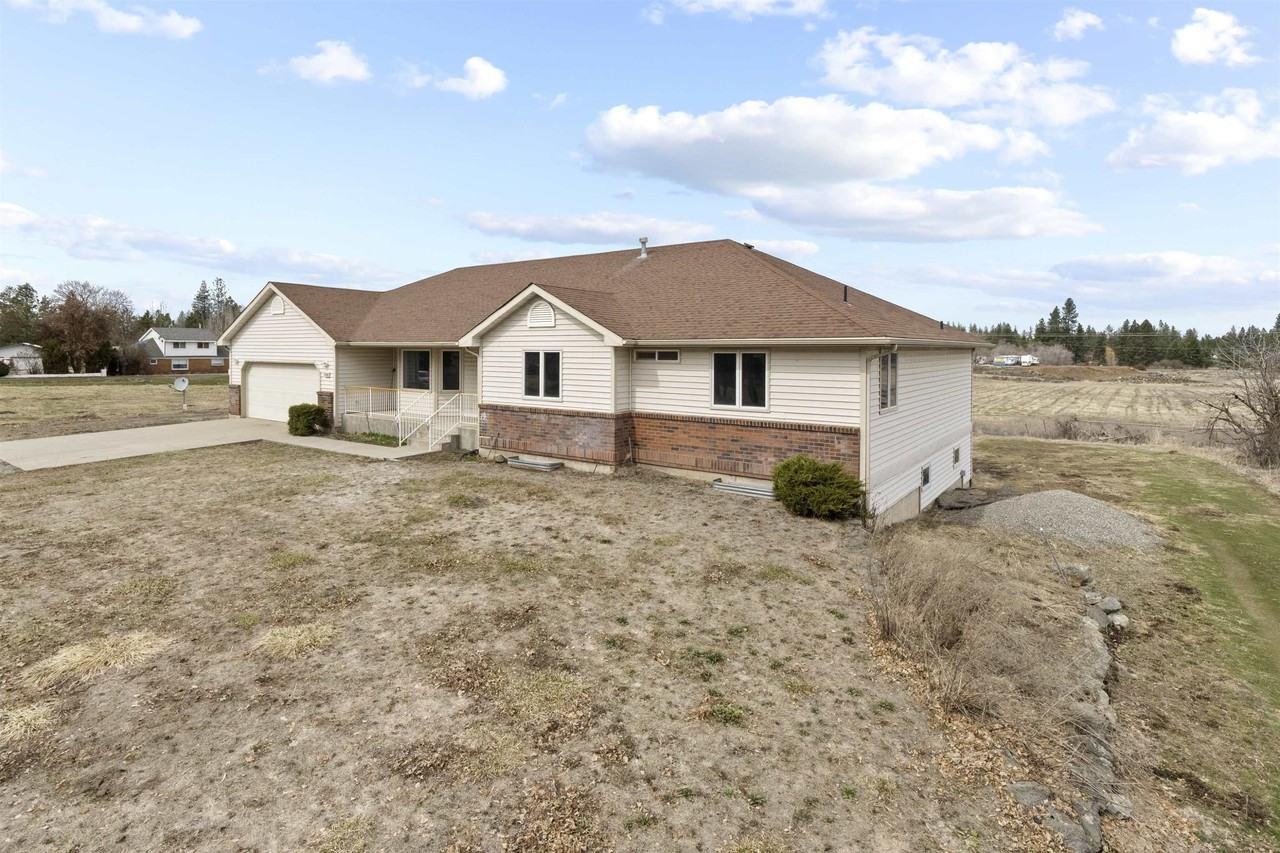 5704 W Garden Springs Rd - Photo 2 of 40