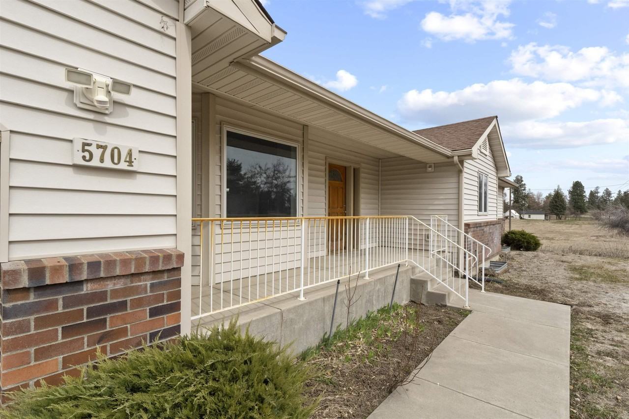 5704 W Garden Springs Rd - Photo 4 of 40