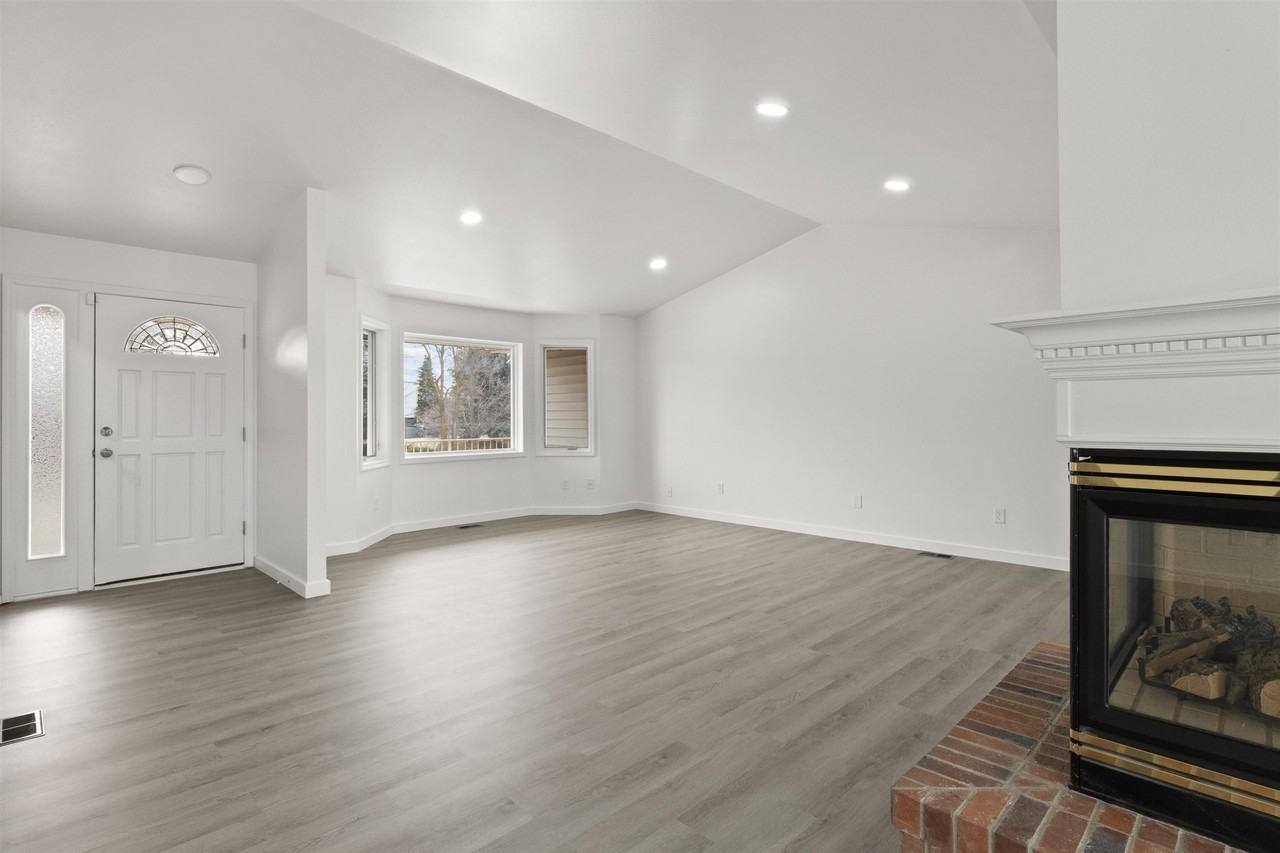 5704 W Garden Springs Rd - Photo 7 of 40