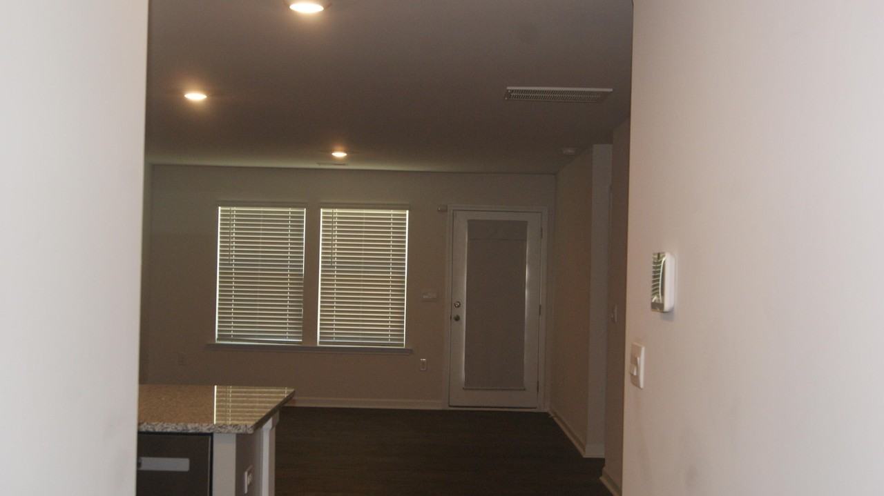 188 Wall St - Photo 3 of 31