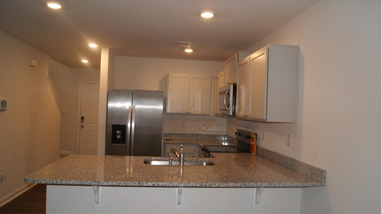 188 Wall St - Photo 4 of 31