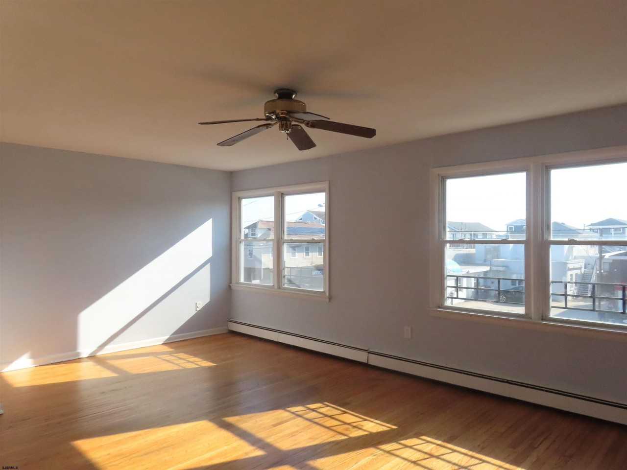 139 N Dorset Ave - Photo 2 of 14