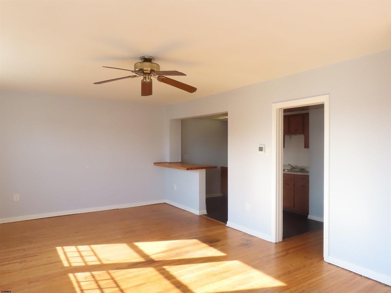 139 N Dorset Ave - Photo 4 of 14