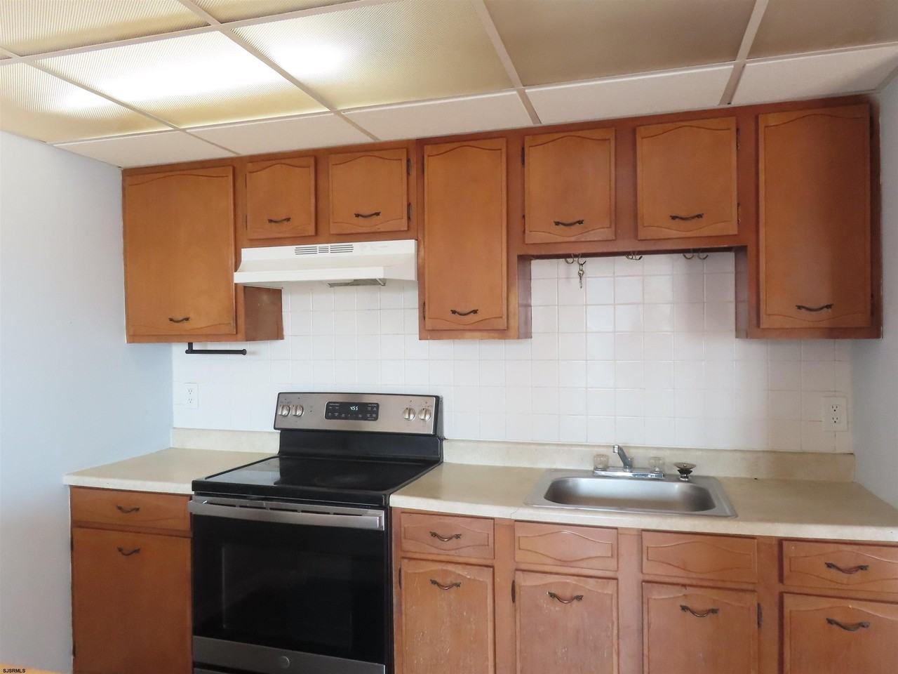 139 N Dorset Ave - Photo 7 of 14