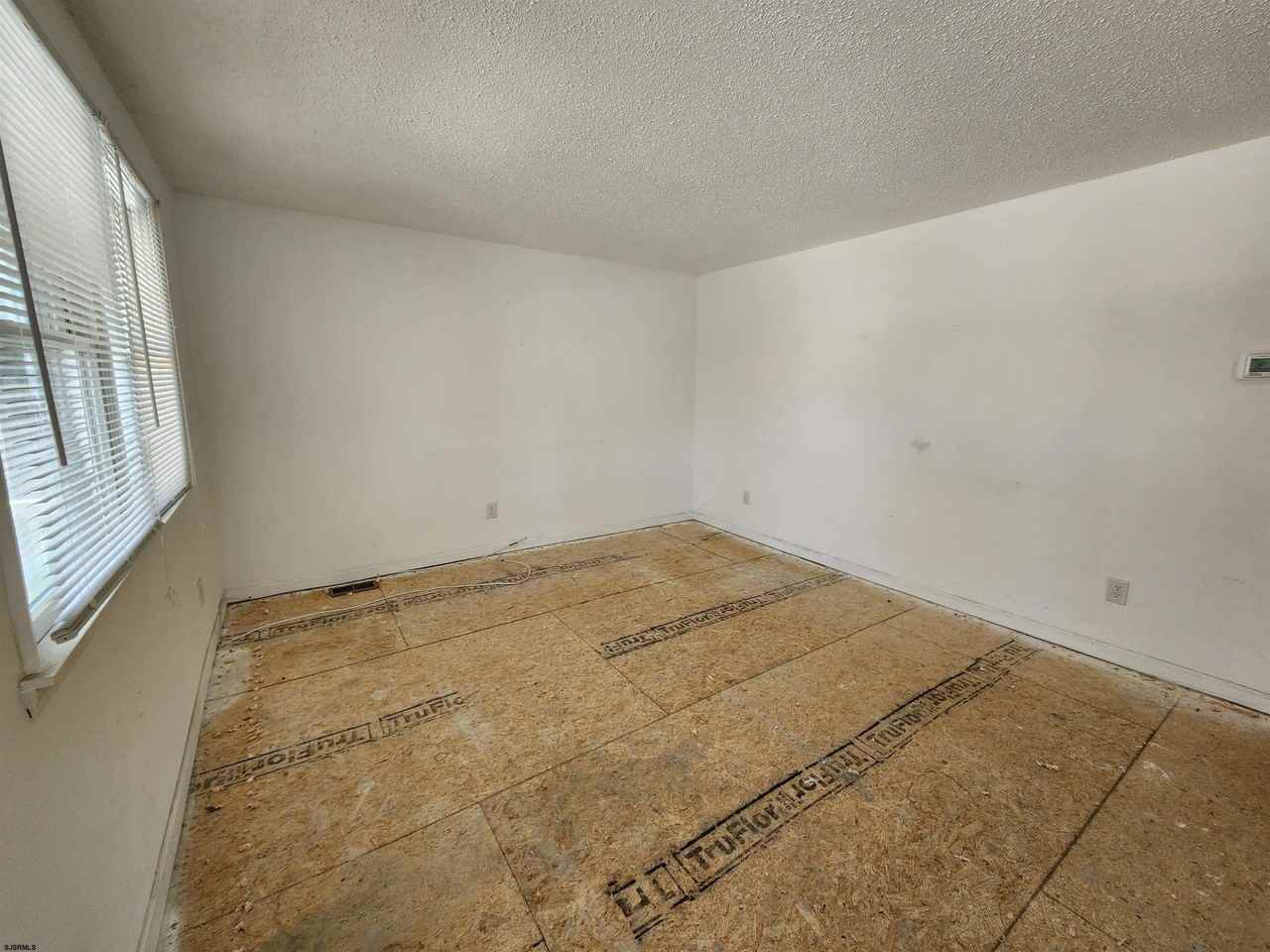 106 N Dudley Ave - Photo 2 of 14