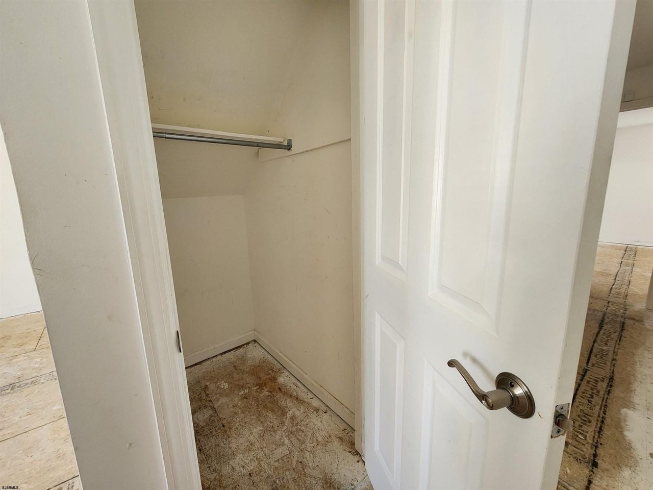 106 N Dudley Ave - Photo 4 of 14