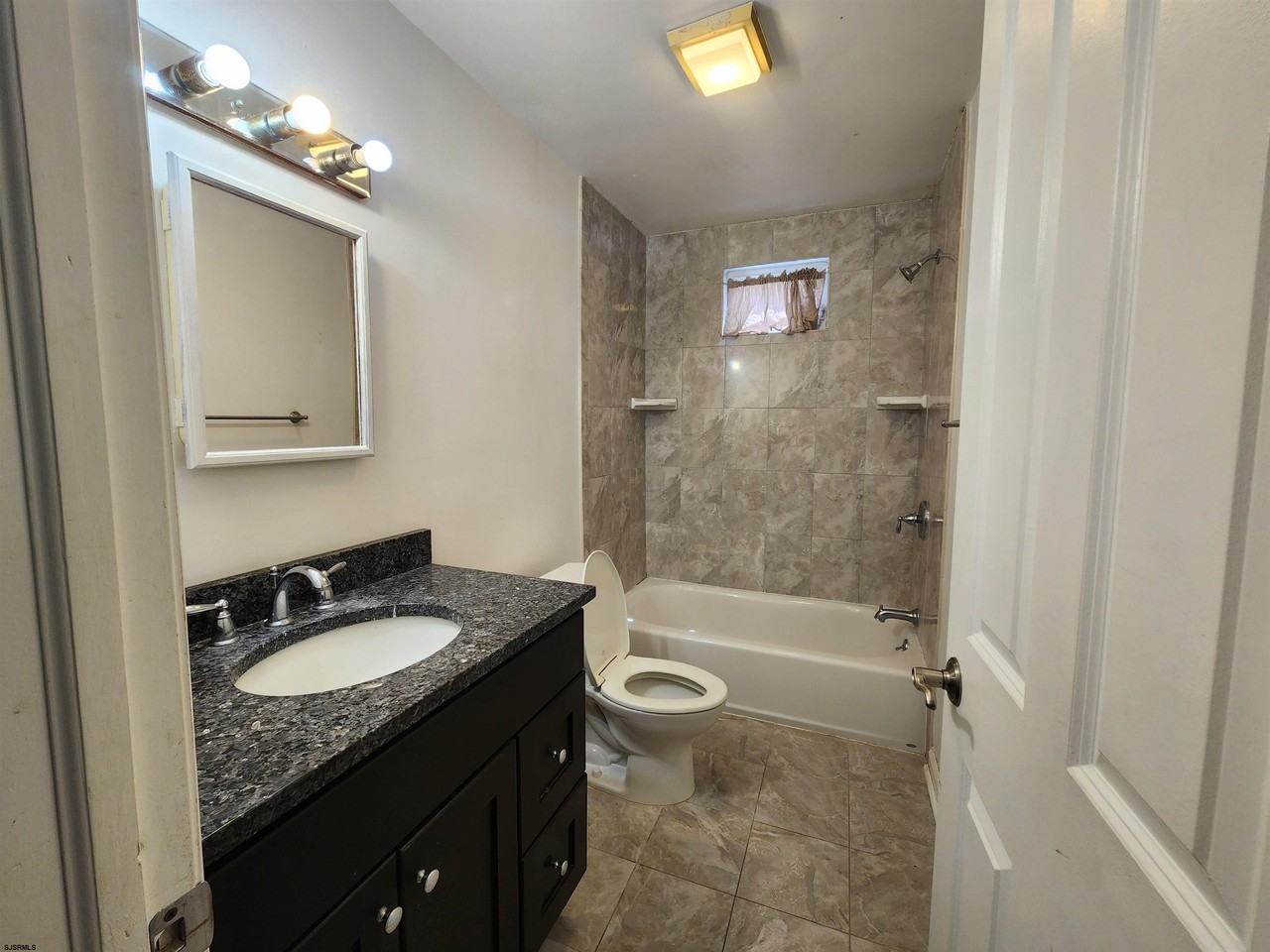 106 N Dudley Ave - Photo 6 of 14